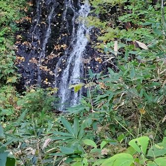 水量少なめ　布敷の滝
