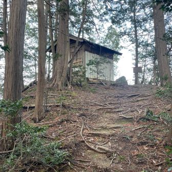 続いて御嶽山山頂。ここには⛩️がありました。