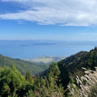 北比良峠から望むびわ湖。これぐらいの距離からだとやっぱり大きいって思いますね。