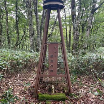 広島の母なる川、太田川の源流の碑です。天候も悪く、これ以上進むのは止めましたが、この南側あたりから水が集まり川が形成されるのでしょう。
