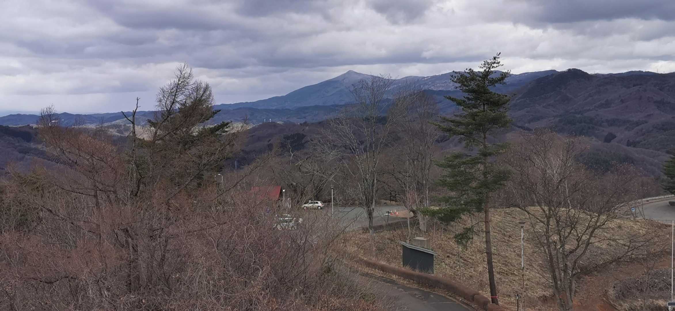 展望台の上から姫神山