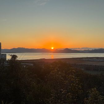 似島の左側から初日の出🌅