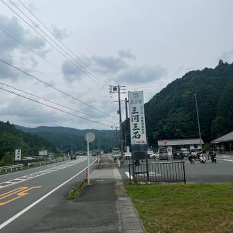 たぶんバイカーの聖地。
道路を行き交うのも半分はバイク。