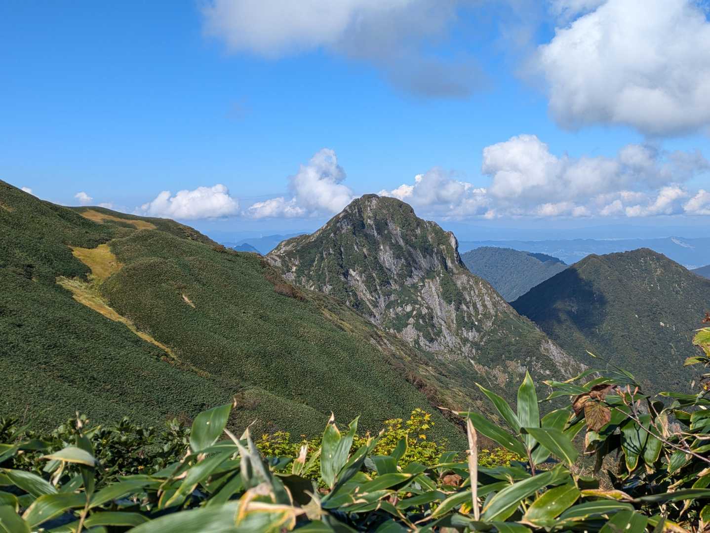 大源太山が更によく見えました。それにしてもスゴイ形だ。