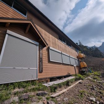 キレット小屋
7月頃よりオープン