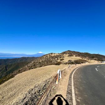 このコースはアスファルト区間が長いけど、眺望が良いし左右が開け爽快なので苦でもない。