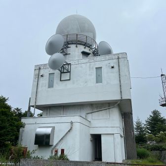 この山は色々な大きな施設が多い