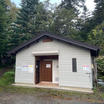 立派なトイレありました。