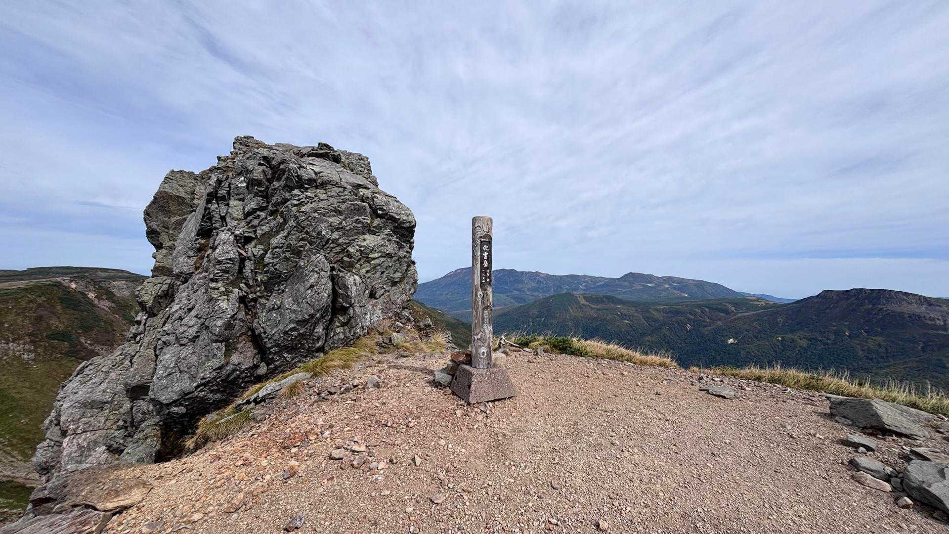 もう少しここに居たかったけどカゼツヨになって来たので“五色岳”に戻って食事することに！