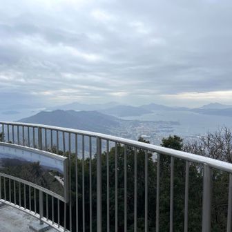 展望台から✨
風が強いからこの下でお昼ごはん