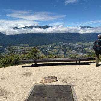 ドライブ観光なのにいつもの山服、ザック
　靴はローカット