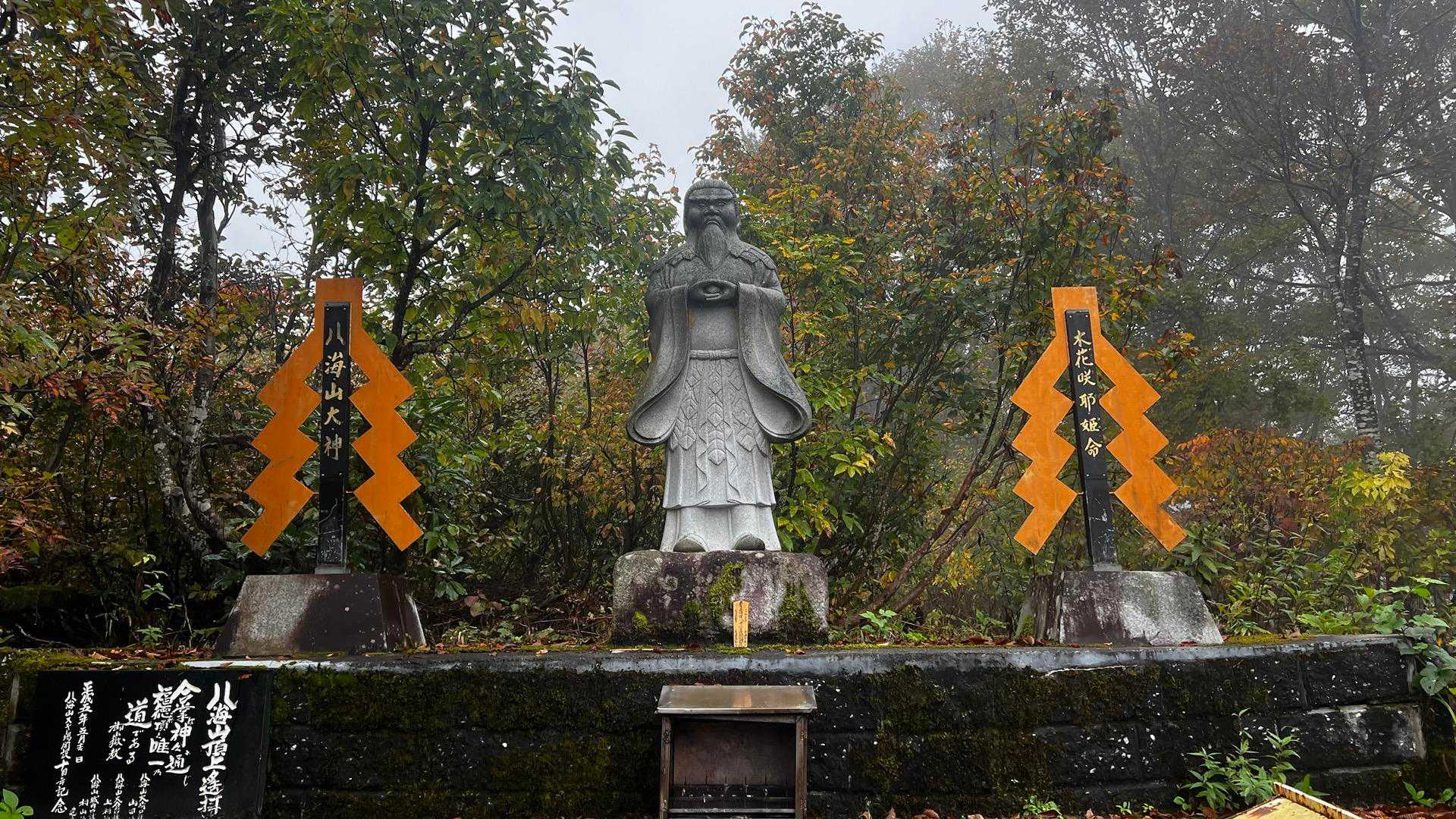 合掌は神々を通し福徳が頂く唯一の道である🙏
と書いてありました♪
