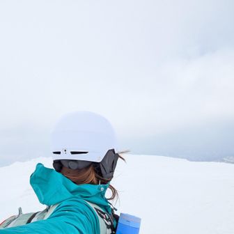YAMAPのピークのランドマークまで歩いて、一応記念に…ね🤳

※⛷️滑走時はタンブラーをザックの中に入れているよ。