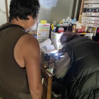 わかさん、Rockyさんは持参した41人の嵐にサインをもらい