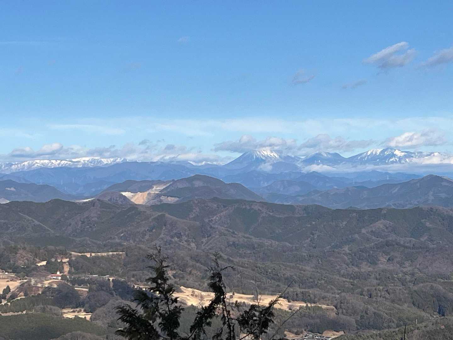 日光男体山が良く見えます。
遠くに見える雪山は九州では見られない景色ですね😊