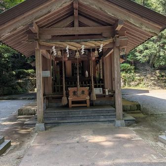 来年の遷宮に向けて工事中。その為に駐車場有料にしてるそう。