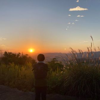 なんだかんだで夕暮れです！！

今日はここ大平山までですね😅

2人でラブラブ、夕日を眺める😘