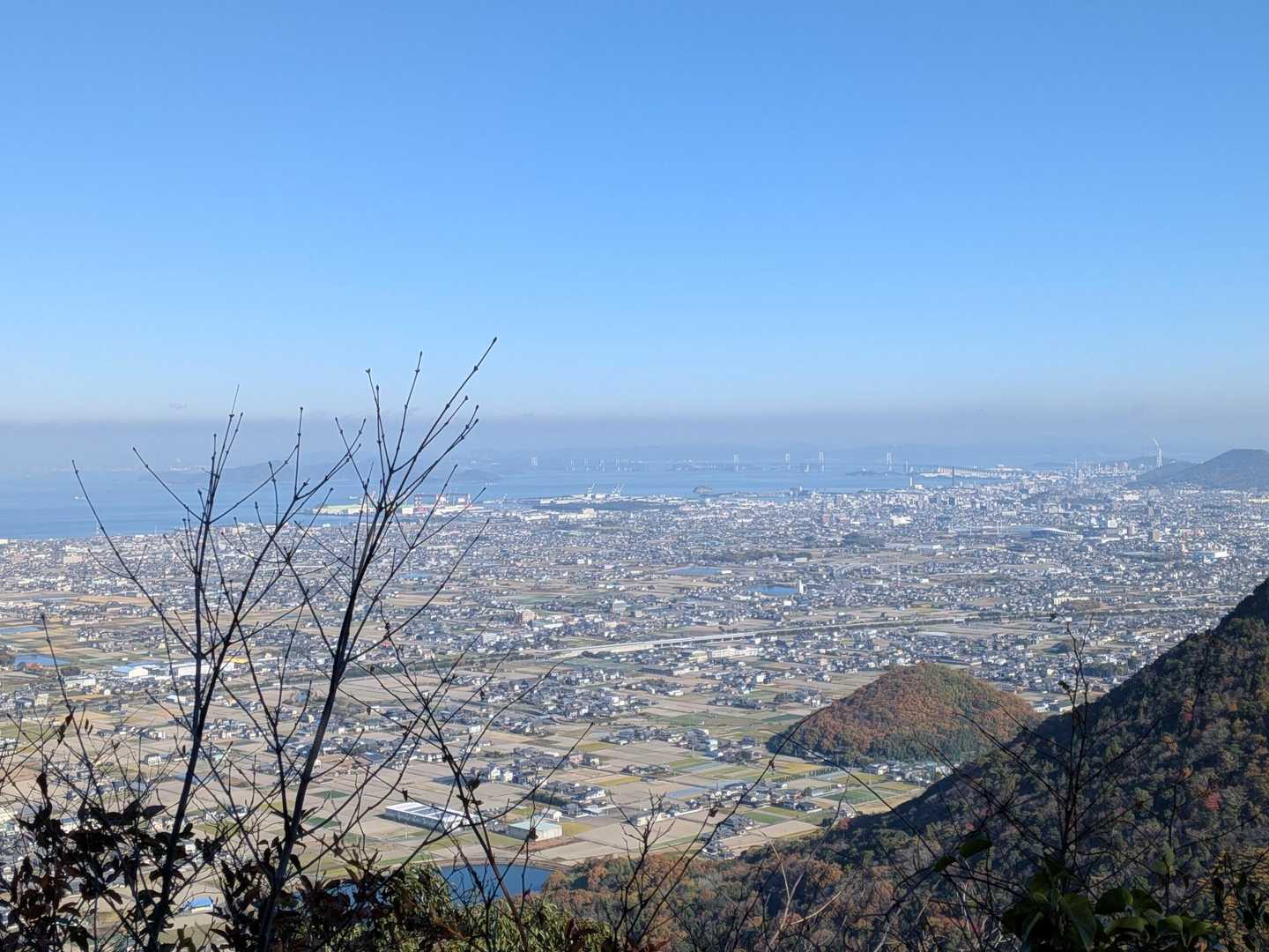 遠くに瀬戸大橋🌉
