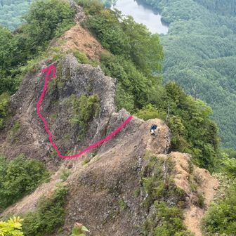下山はエスケープルートで
鎖と 足場をしっかり確認しながら降ります