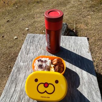 ここで栄養補給🍚家でつめてきた弁当を食べました🍙