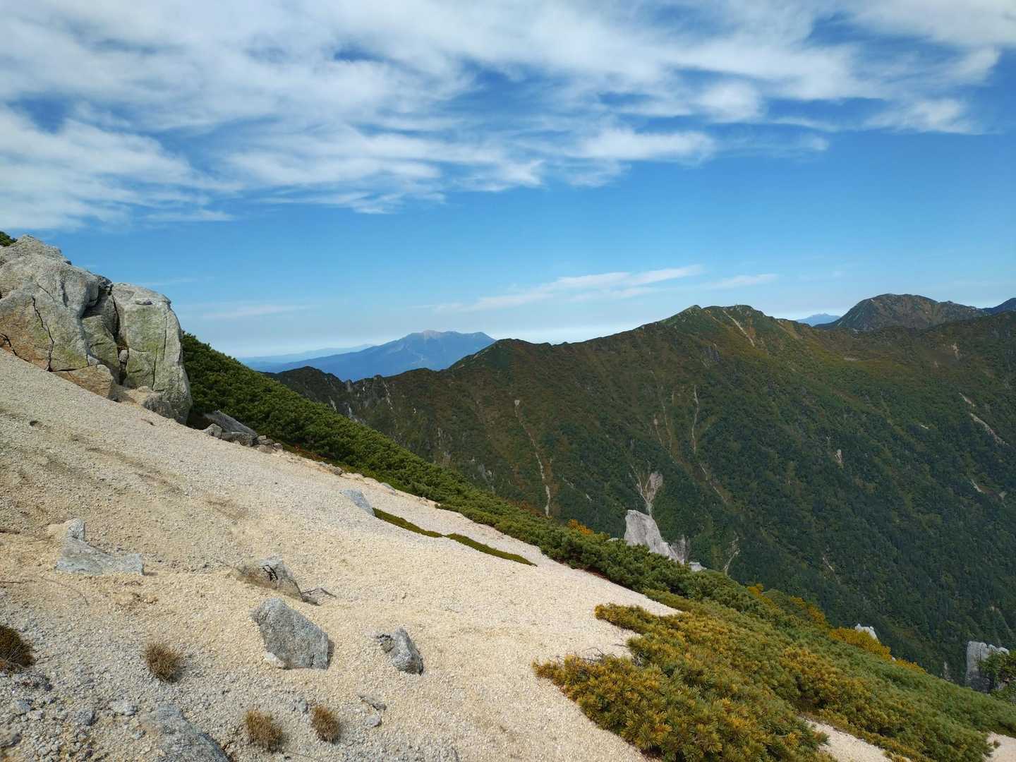 標高上げて、
御嶽山見えてきました