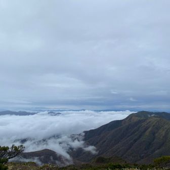 中央の尖った山は燧ヶ岳⛰️
右に　会津駒ヶ岳