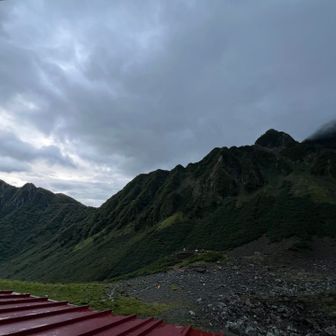 今日から雨予報
午後から大雨予報。
まだ降っていませんが、急いで下りないと