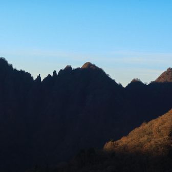 あのギザギザが鋸岳なのかな？
山梨の鋸岳の方にも来年は登りたいな