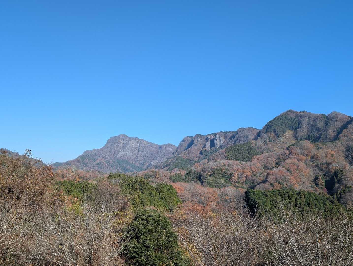 つつじヶ丘駐車場から
奥久慈男体山、カッコイイ✨