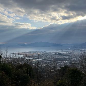 鈴ヶ峰東峰から
天使の階段❣️
