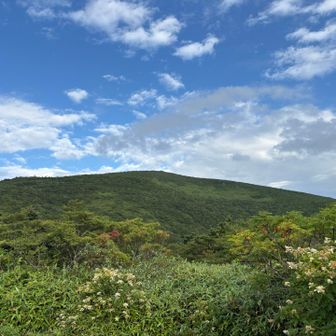安達太良山山頂が見える　稜線が綺麗