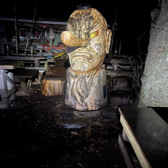 城山到着✌️

嵐山から一度相模湖畔まで下り弁天橋を渡り城山に登り返します。周囲は真っ暗な上雨足が強く、疲労も重なりここまで写真は撮れませんでした。

ここまで来ればあとは最後に高尾山に登るだけです💪