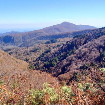 三光の宮から見る
北泉ヶ岳の山容が好きです
