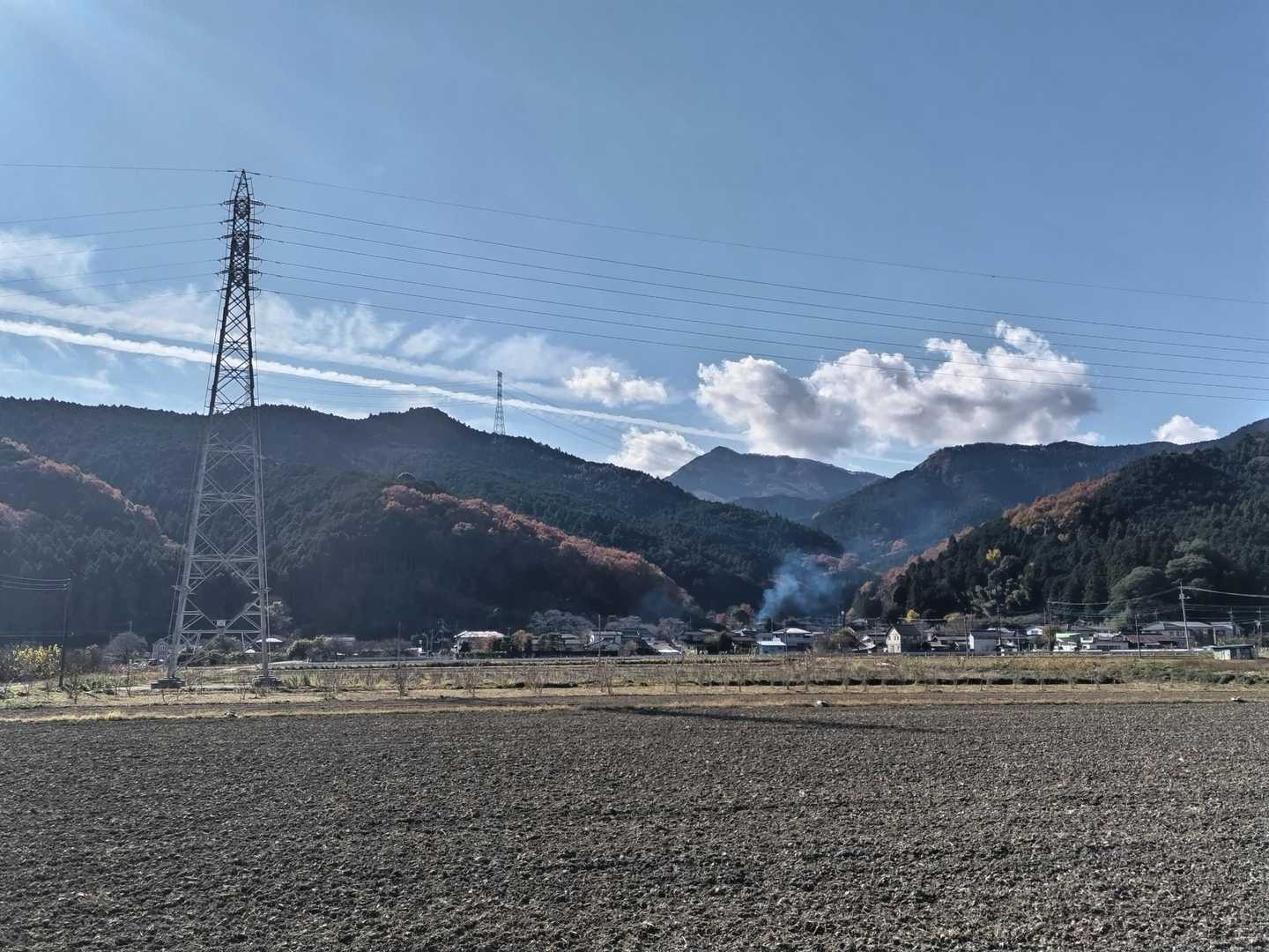 中央奥に笠山