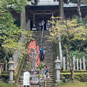 山頂にはお寺もある