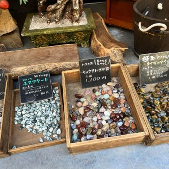 水晶いっぱい売ってた🔮