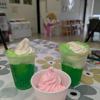 道の駅で買い物して休憩🍦
つつじソフトクリーム🍦
クリームソーダ🥤