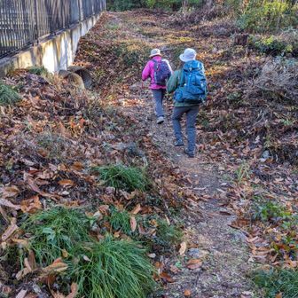 霊気が漂う墓地の横から登ります〜😨💨(ウソ)