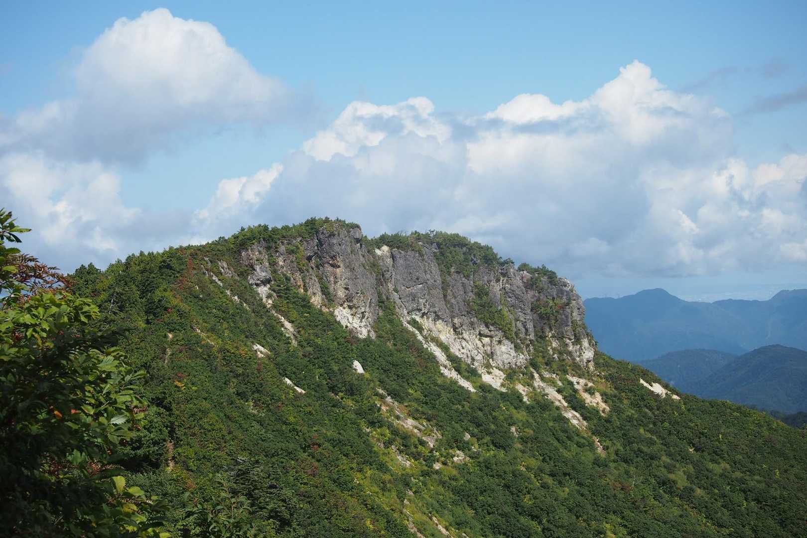 三方岩岳、かっこいいです
こちらは東向きの飛騨岩