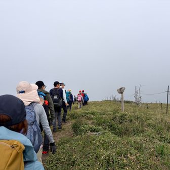 平和丸山頂（４座目）は通過
ガスガスで風が吹いて寒い❄️
菅生  三等三角点🔺1,700.9m