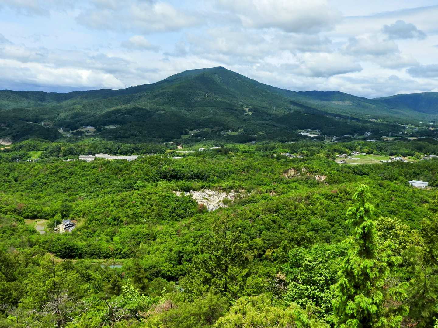 偽ピーク到着
恵那峡から見た笠置山はなんかピンとこないがここから見る笠置山はいつもの形の笠置山！