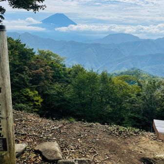 やっと視界が開けた👀
ふじさんの右に竜ヶ岳と雨ヶ岳かなー。