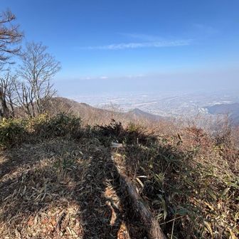 春霞で飯縄山、黒姫山、妙高山は見えない。