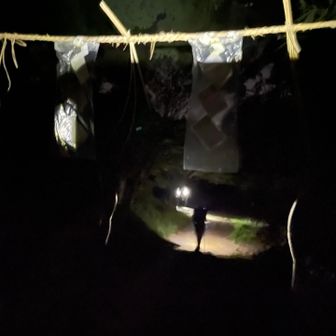 無事下山
オーブ飛んだ？
何かに光が当たっただけかな？