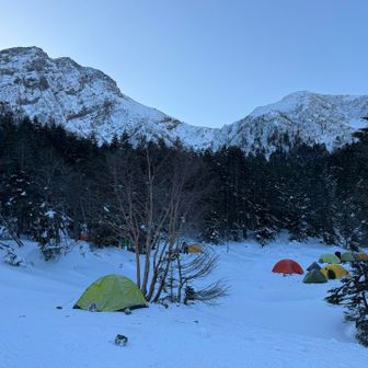 行者小屋のテント場⛺️
赤岳と中岳