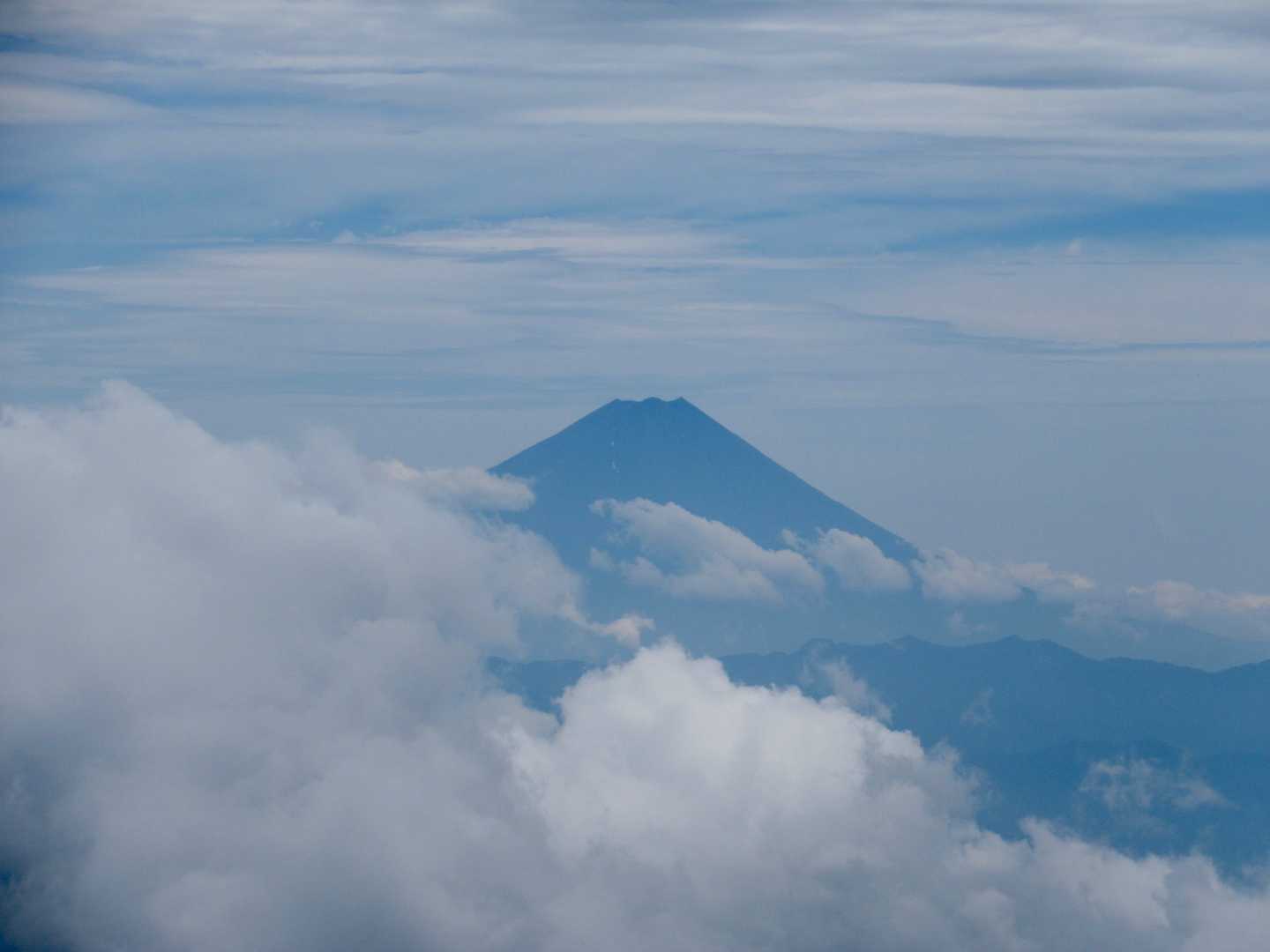 夏の🗻は黒々と男らしい