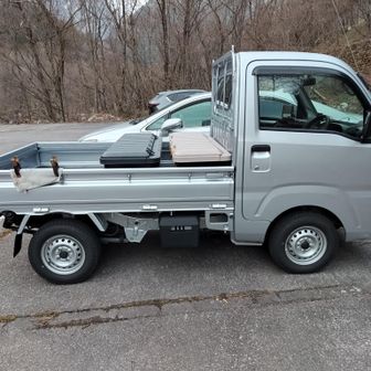 新穂高第五駐車場に残っていた車は８台
昨日の４０台は何やったんや？西穂か奥穂狙いの方々ばっかりやったのか、それとも渓流釣りの方やったのか
とにかく当初心配していたような槍の穂先渋滞などまるで無く、長時間独占満喫出来たのは本当に心地良かった
そんな幸せな気分の余韻に浸りつつも、一方で二日後の皮膚科・整形外科の凍傷診察でどう言い訳しようか暗澹たる思い半ばで帰滋につく


ここまで取り留めないキャプション長文を読み切って頂いた皆様、誠にありがとうございました