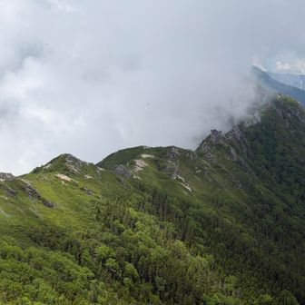 燕岳方面の稜線