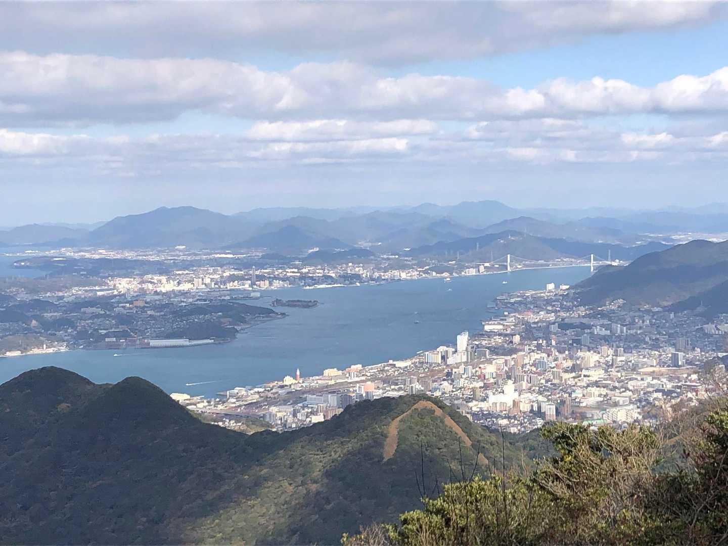 足立山山頂からは関門大橋が綺麗に見えました🤩
