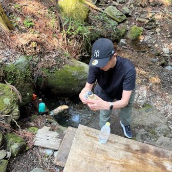 ゲート手前の右下に水汲み場があって、地元の人が汲みに来てます
ご飯、コーヒー、お味噌汁に使っているらしい